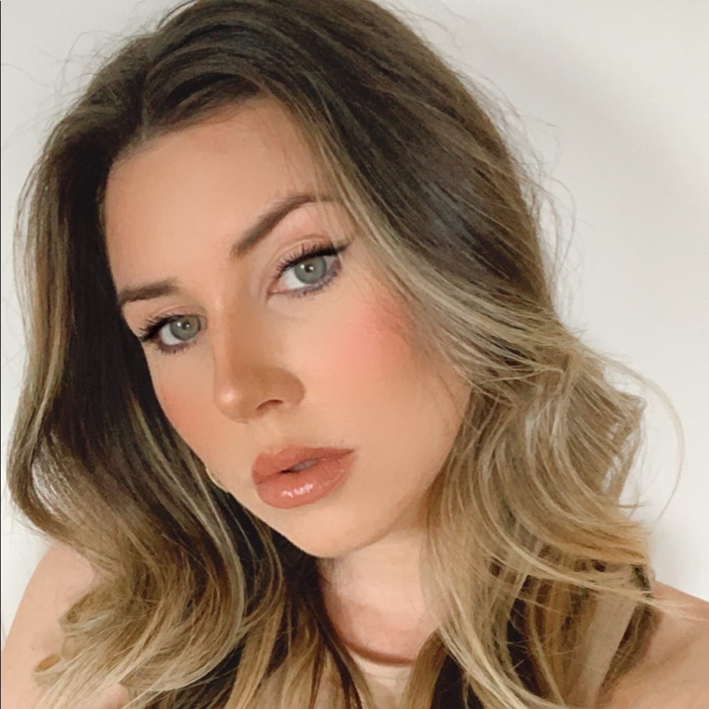 MEET YOUR POSHER, JULIETTE